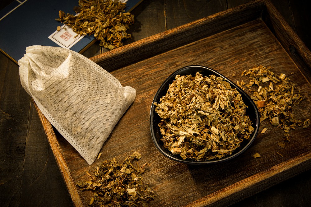 程文主任：坚持用艾叶煮水洗头有什么好处？